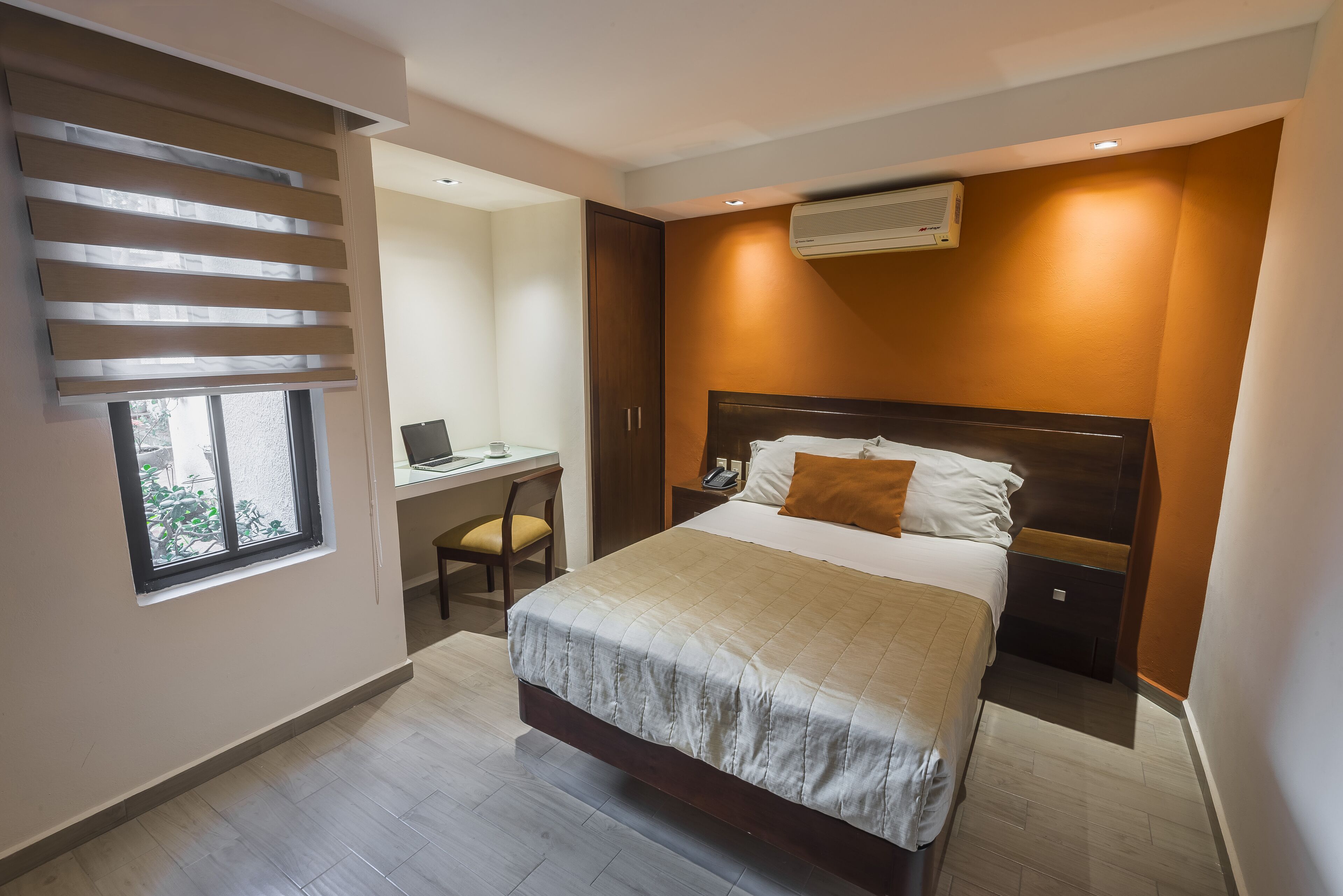 32-inch lcd tv with cable channels, tv, dvd player