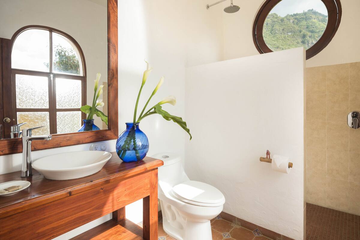 double room | bathroom | free toiletries, hair dryer, towels