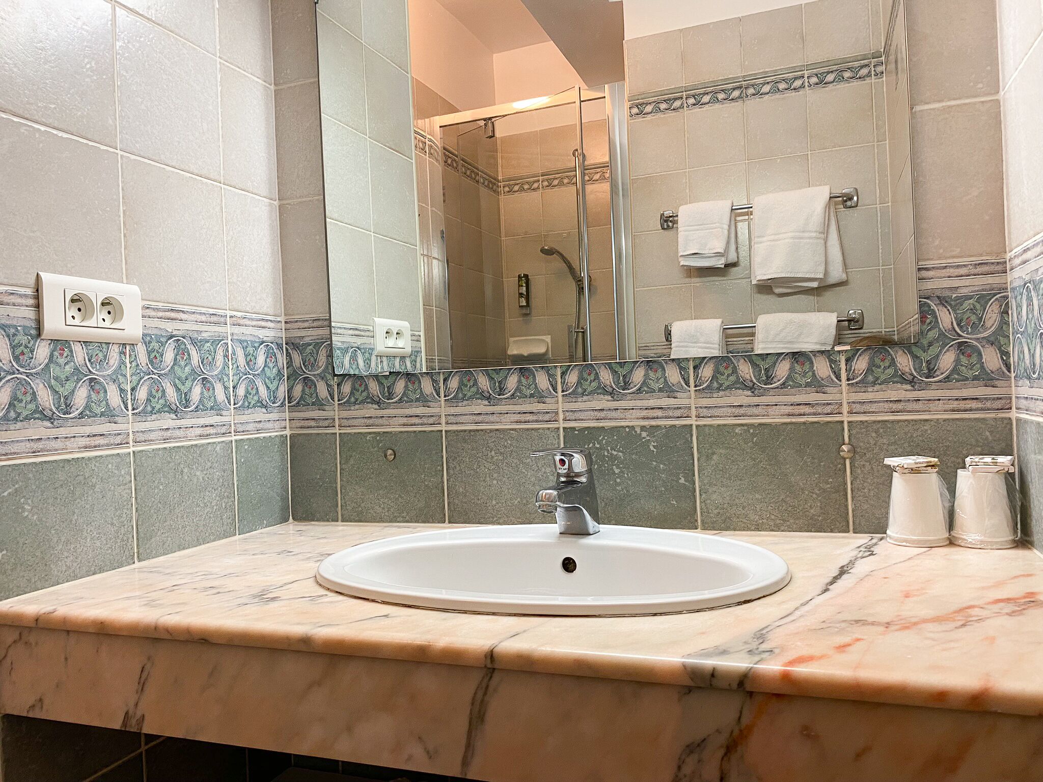 triple room | bathroom | free toiletries, hair dryer, towels