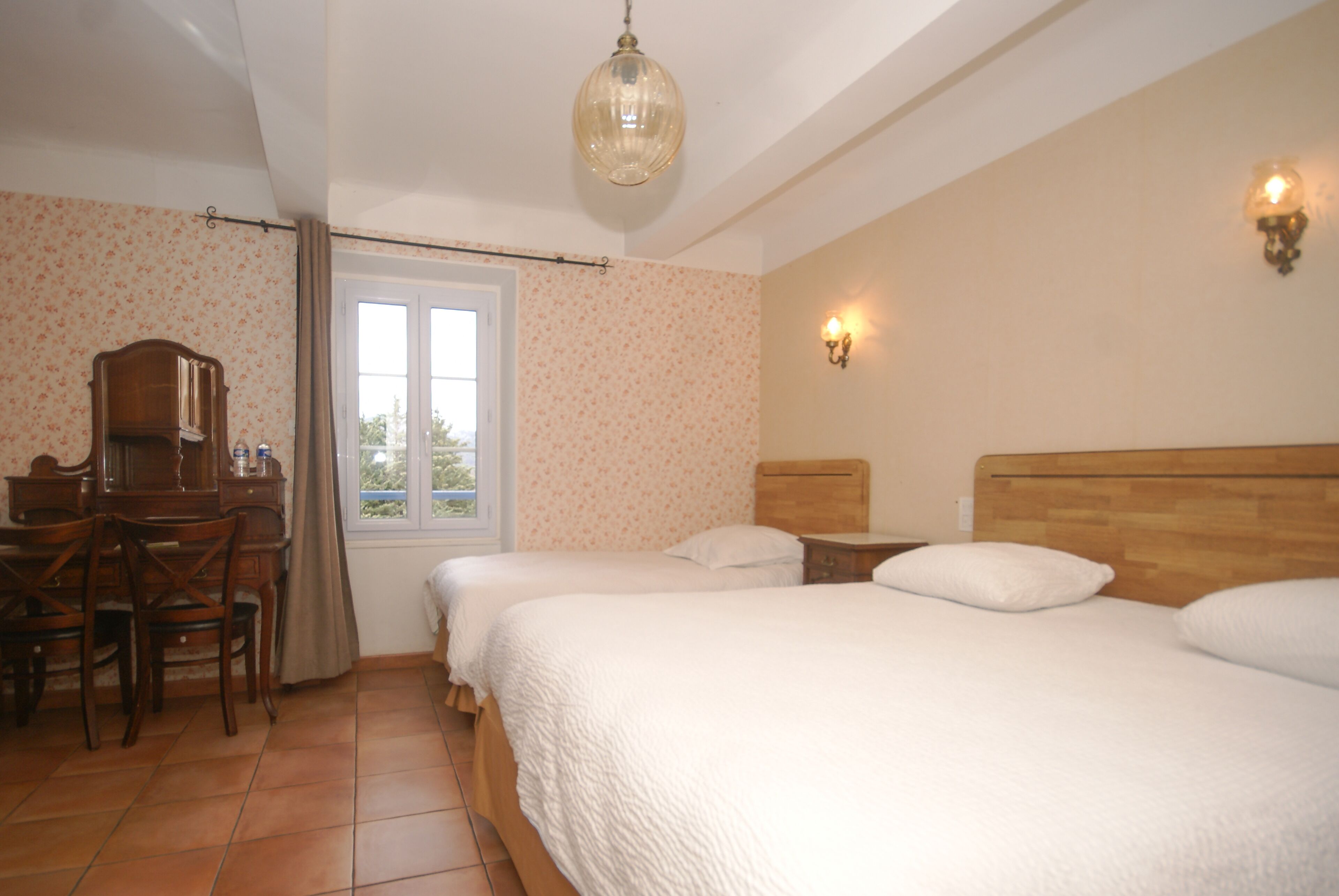 triple room | desk, blackout curtains, free cots/infant beds, rollaway beds