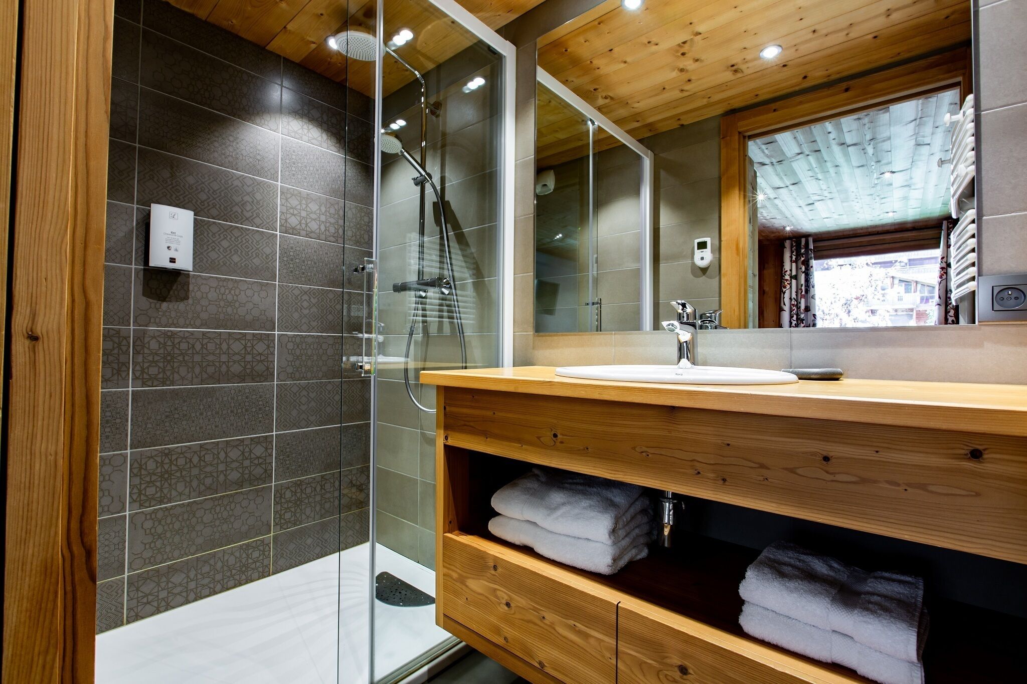 superior double room | bathroom | free toiletries, hair dryer, towels, soap