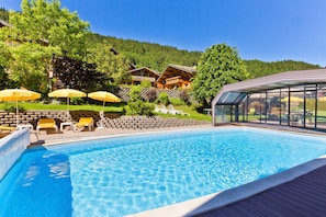 Piscine couverte, piscine extérieure