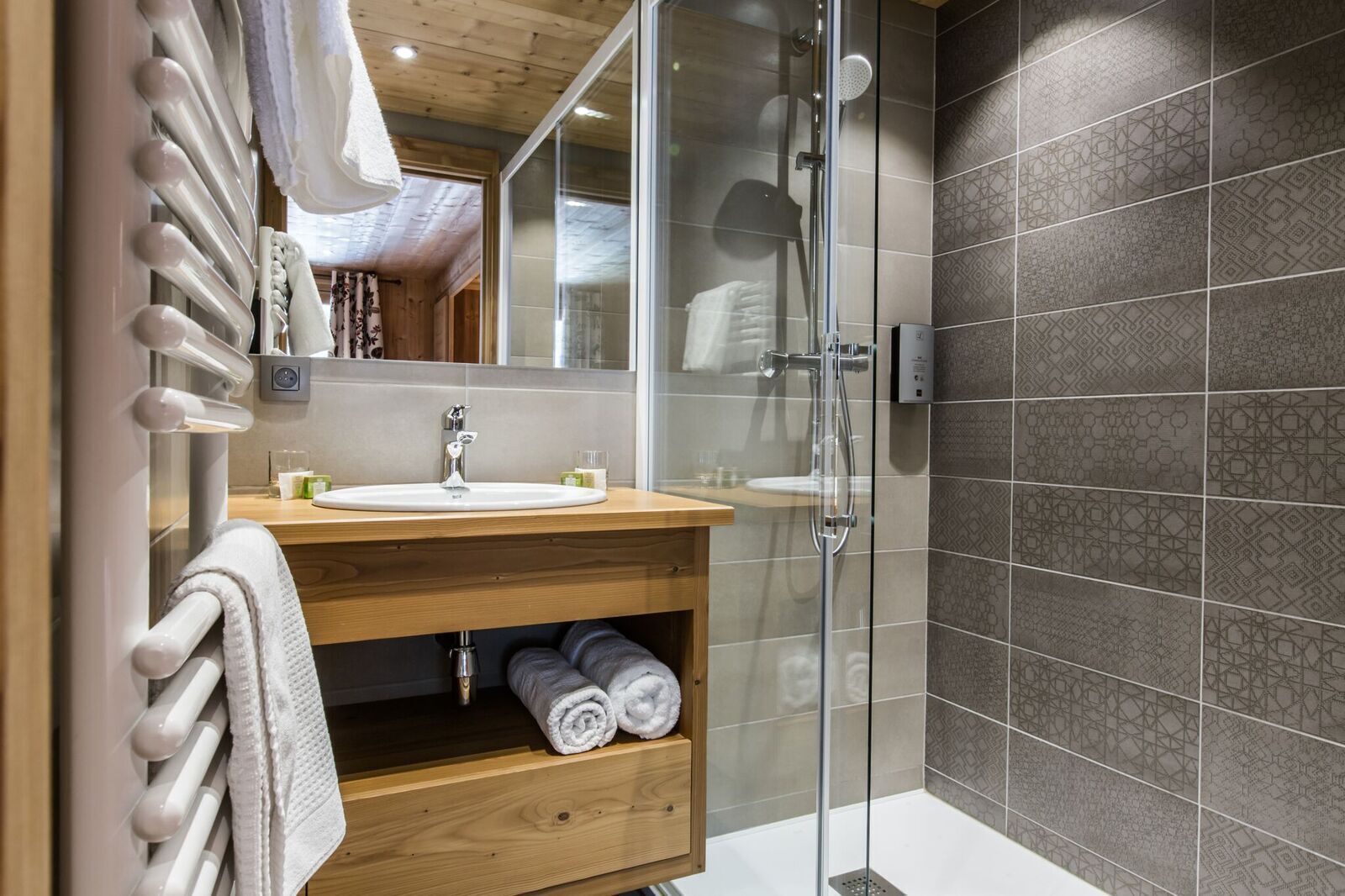 deluxe double room | bathroom | free toiletries, hair dryer, towels, soap