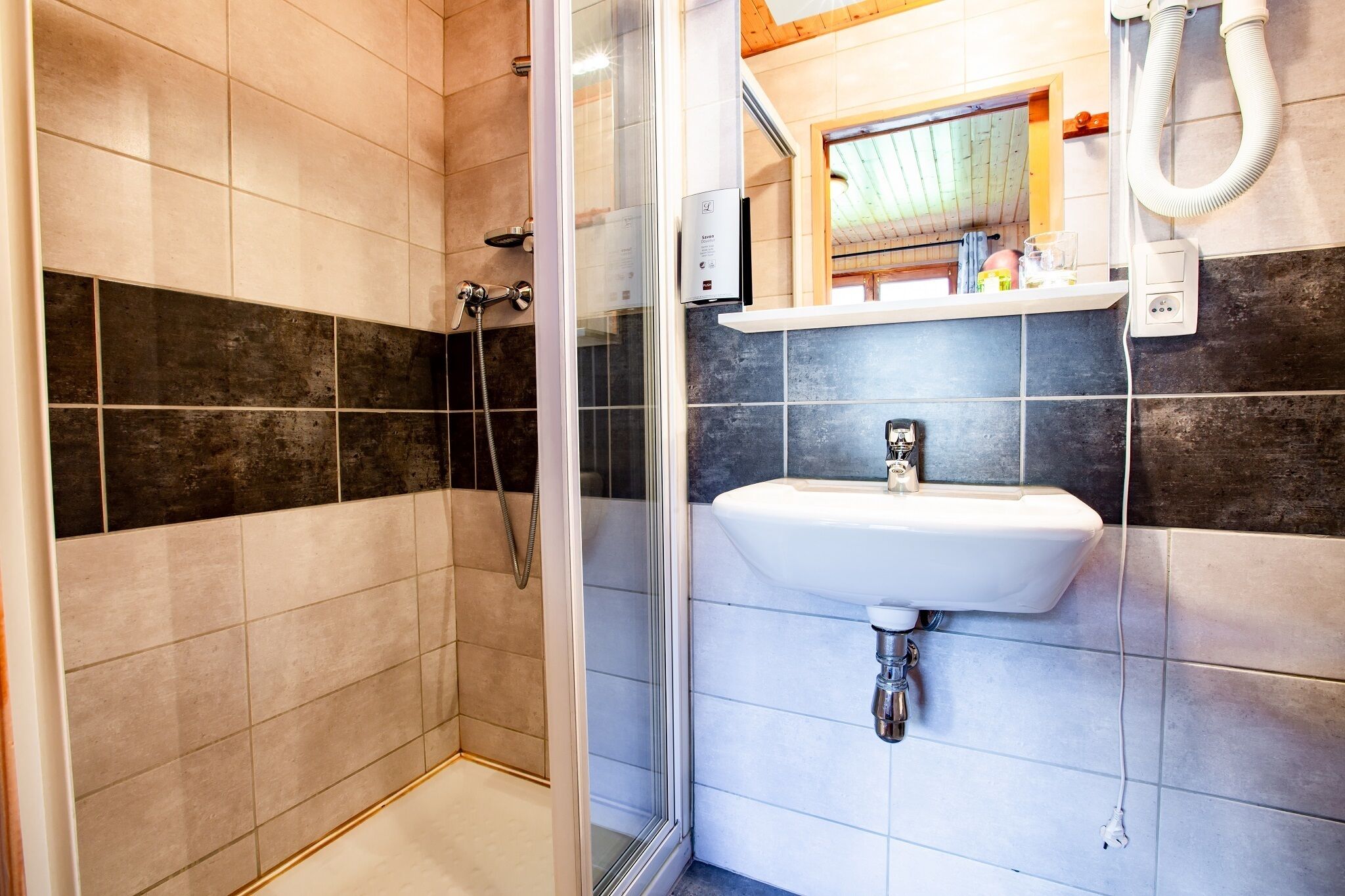 single room | bathroom | free toiletries, hair dryer, towels, soap