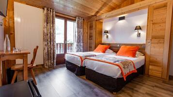 Superior-Zweibettzimmer | Schreibtisch, Verdunkelungsvorhänge, Bügeleisen/Bügelbrett