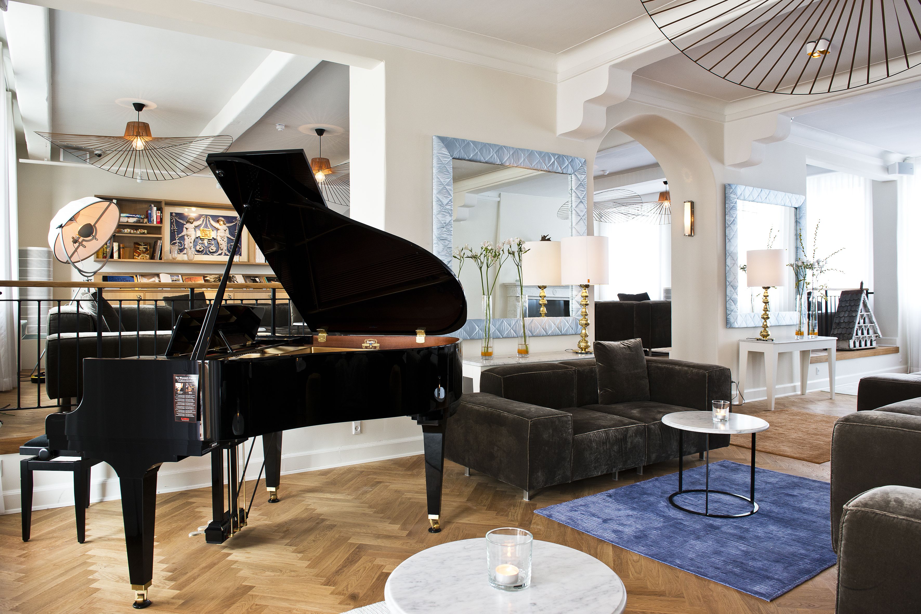 cocktail bar, garden views, open daily