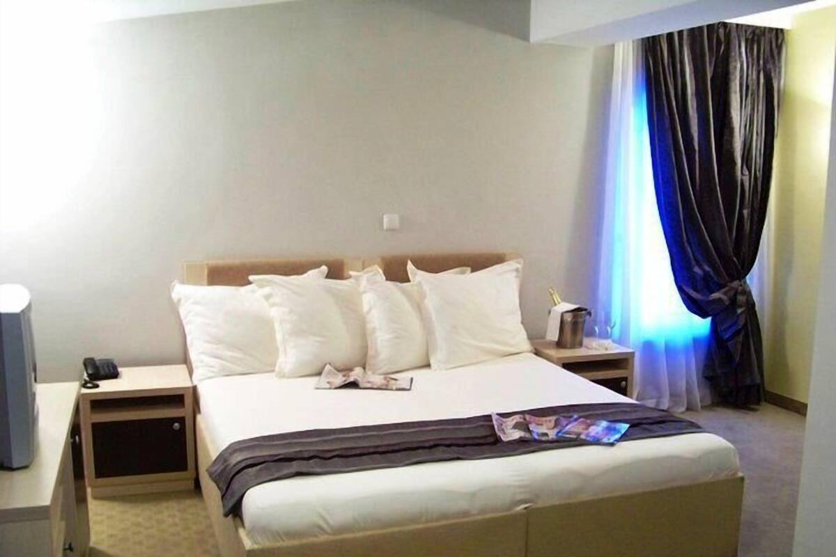 Premium bedding, minibar, in-room safe, desk