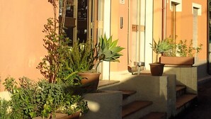 A hotel entrance with a sign reading "HOTEL DIAVIN." - Diavin (Vibo Valentia)