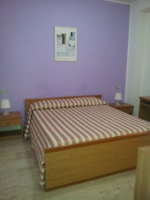 Double Room Single Use | In-room safe, desk, free cribs/infant beds, rollaway beds - Diavin (Vibo Valentia)