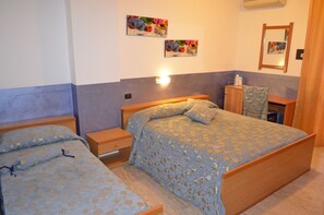 In-room safe, desk, free cots/infant beds, rollaway beds - Diavin (Vibo Valentia)