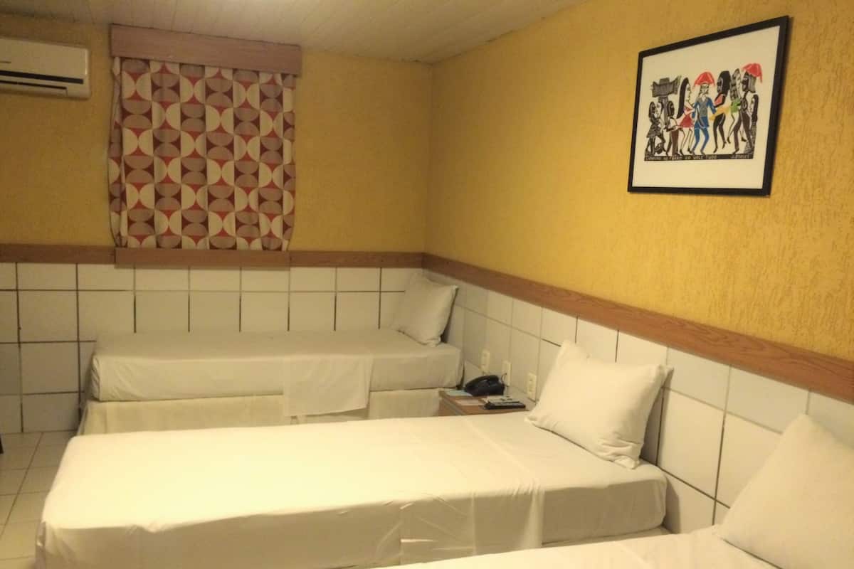Tripla Superior | Minibar, una cassaforte in camera, una scrivania, tende oscuranti