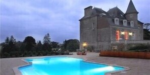 Outdoor pool - Domaine de la Ferrière (Buleon)