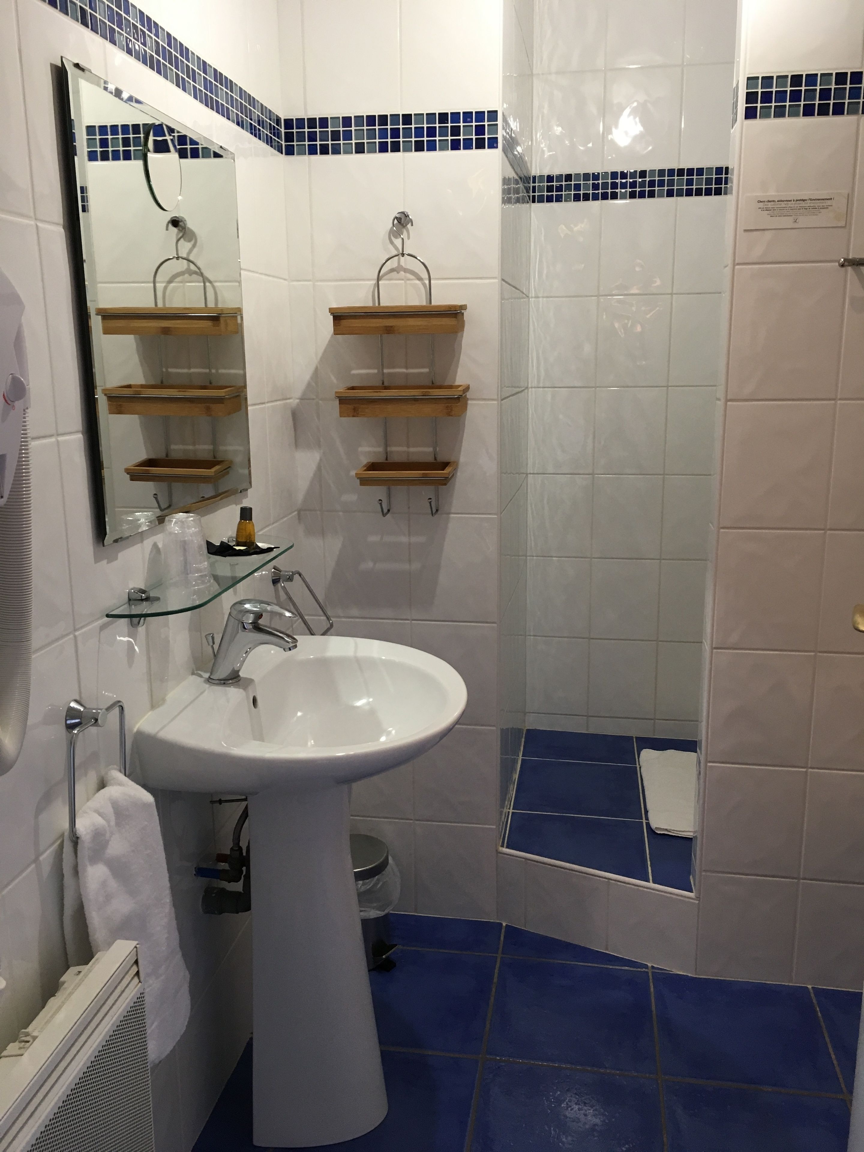 comfort double room | bathroom shower