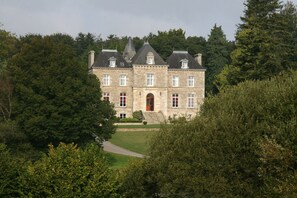 Front of property - Domaine de la Ferrière (Buleon)