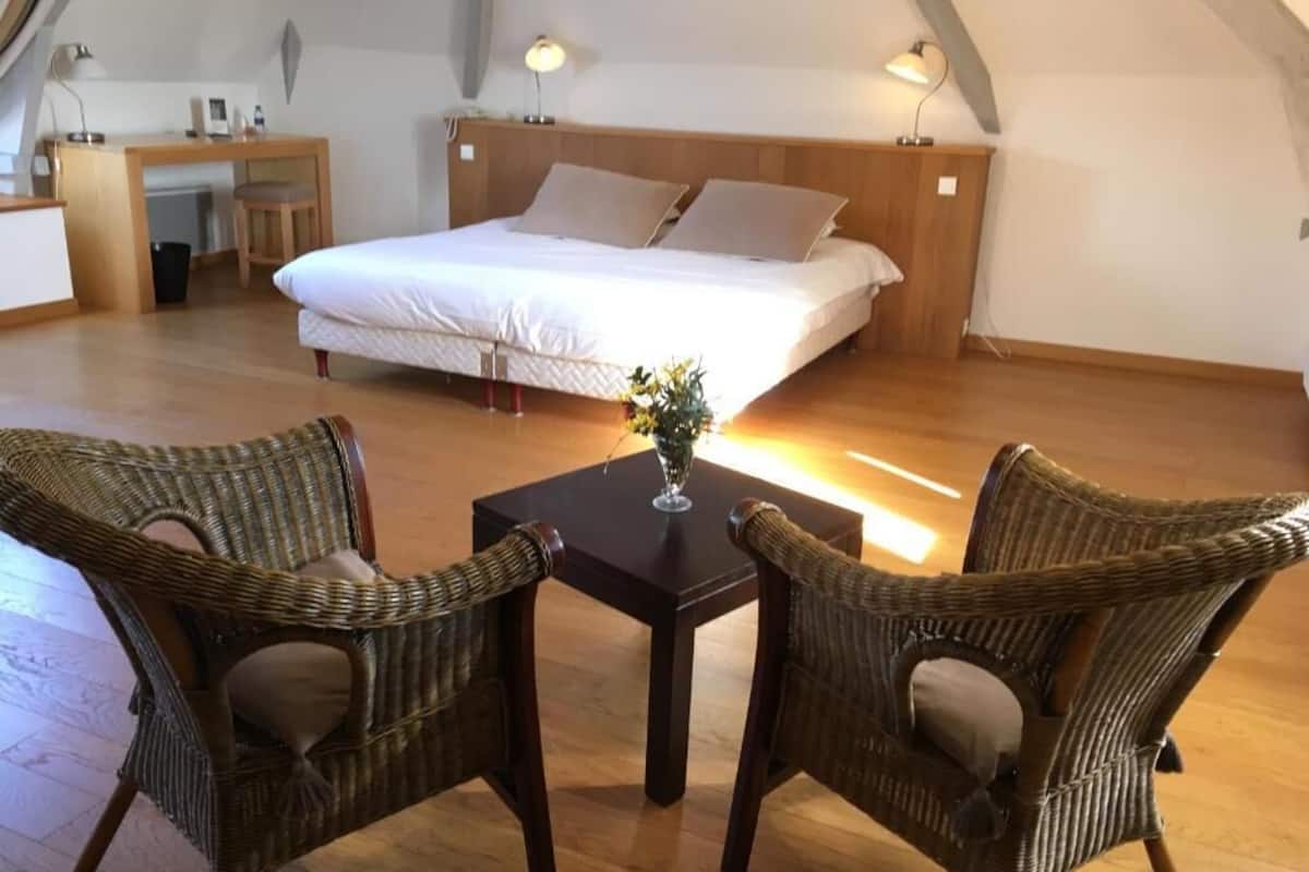 in-room safe, individually decorated, individually furnished, desk