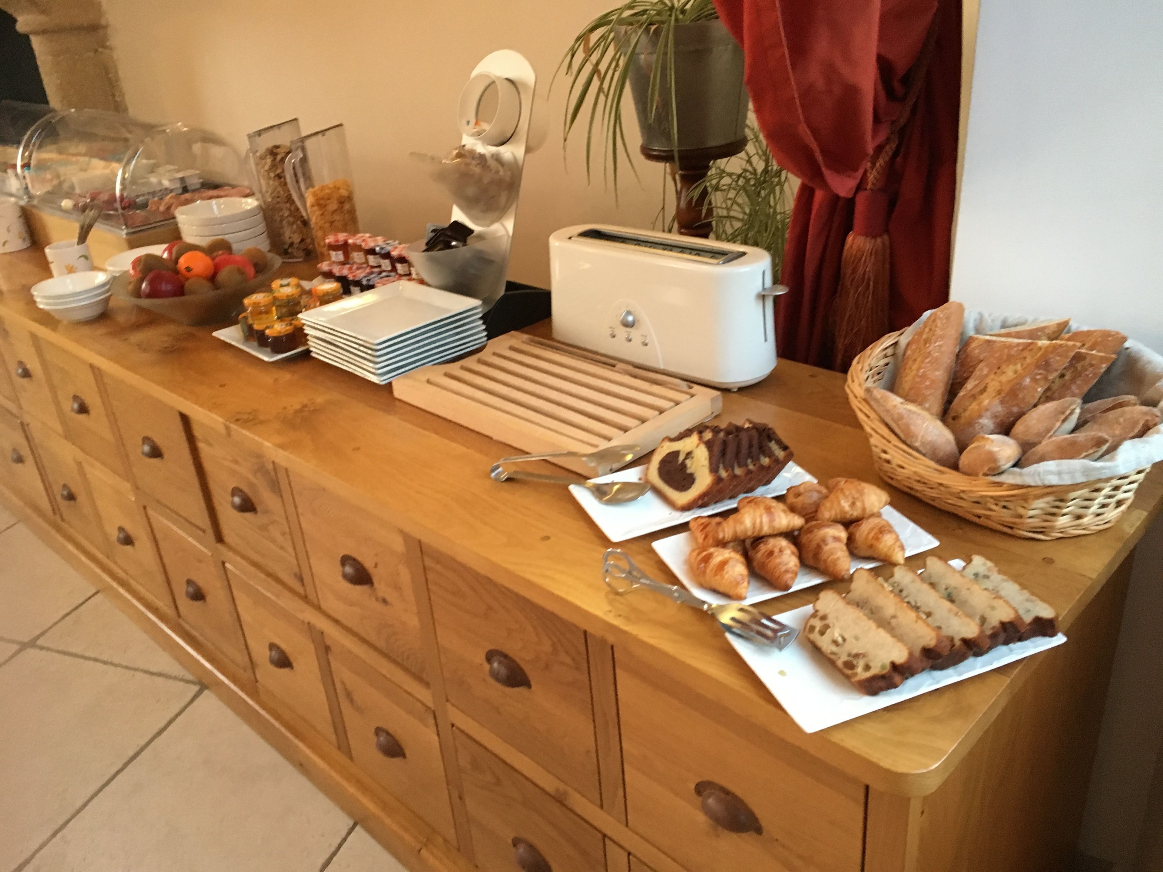 daily buffet breakfast for a fee