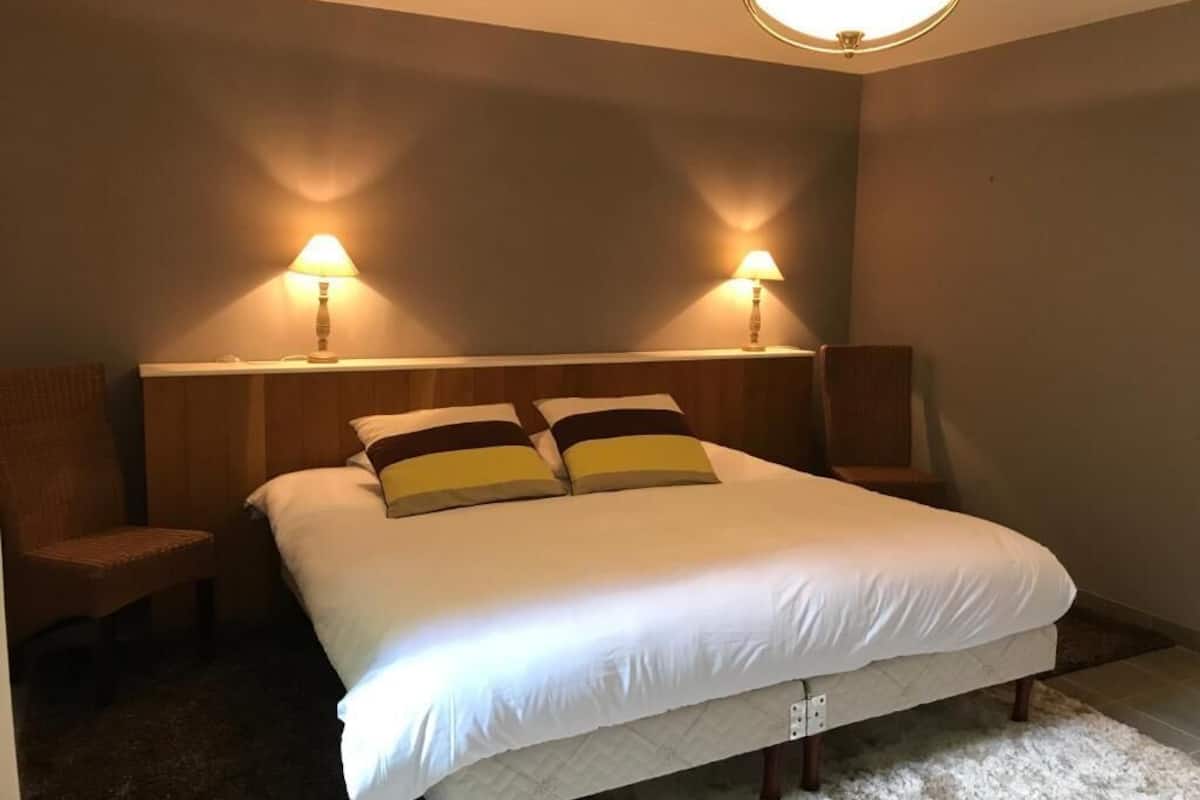 in-room safe, individually decorated, individually furnished, desk