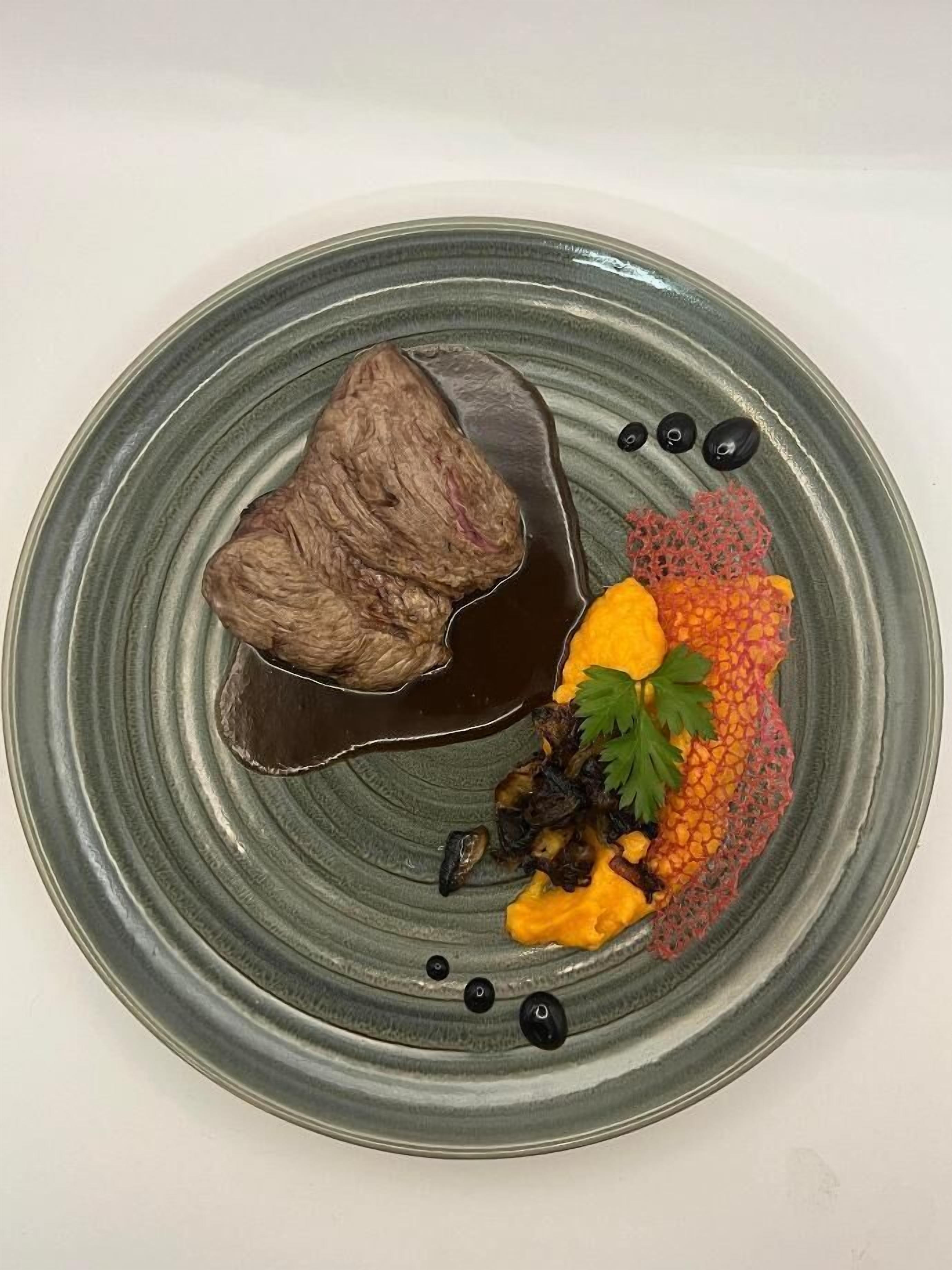 lunch and dinner served, regional cuisine