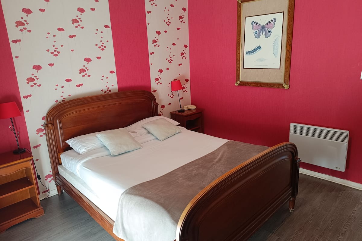 desk, iron/ironing board, free cots/infant beds, rollaway beds