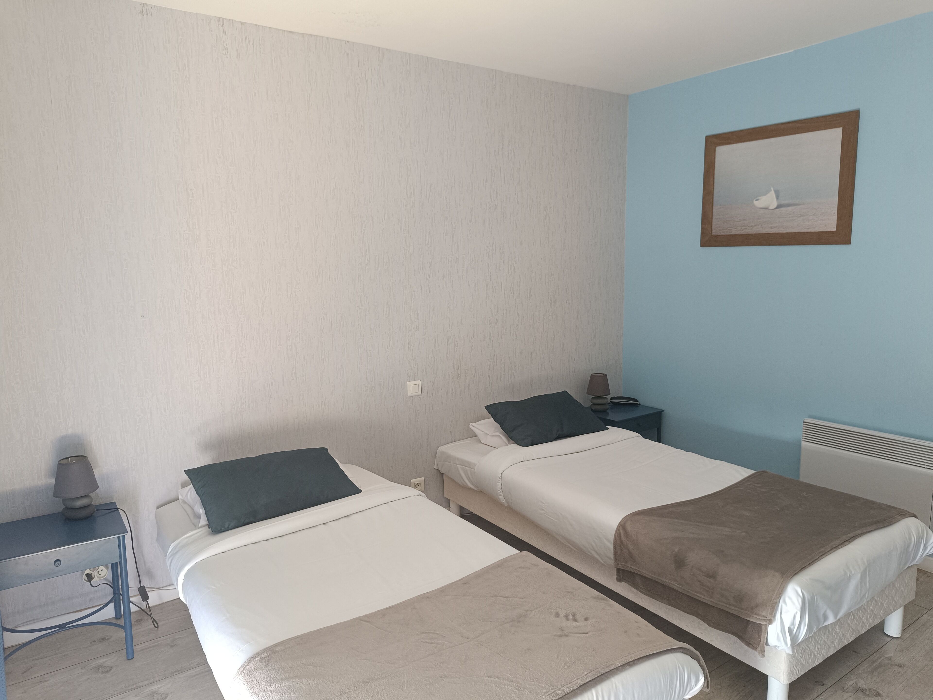 standard room | desk, iron/ironing board, free cots/infant beds, rollaway beds