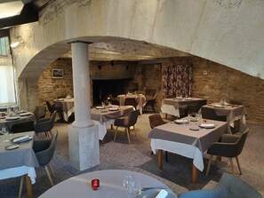 Lunch and dinner served, Regional cuisine - Hotel Restaurant La Bergerie (Saint-Pierre-Lafeuille)
