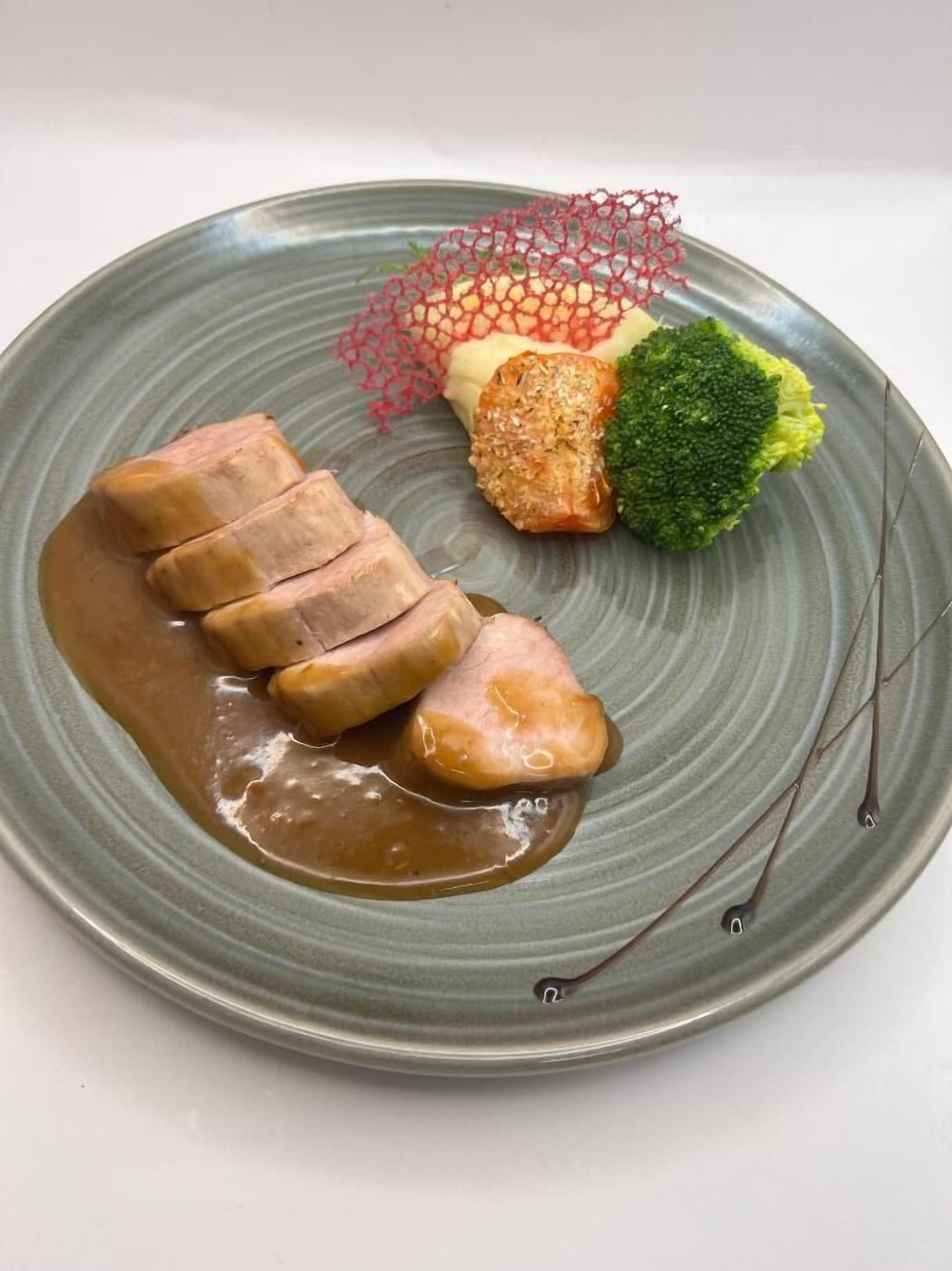 lunch and dinner served, regional cuisine