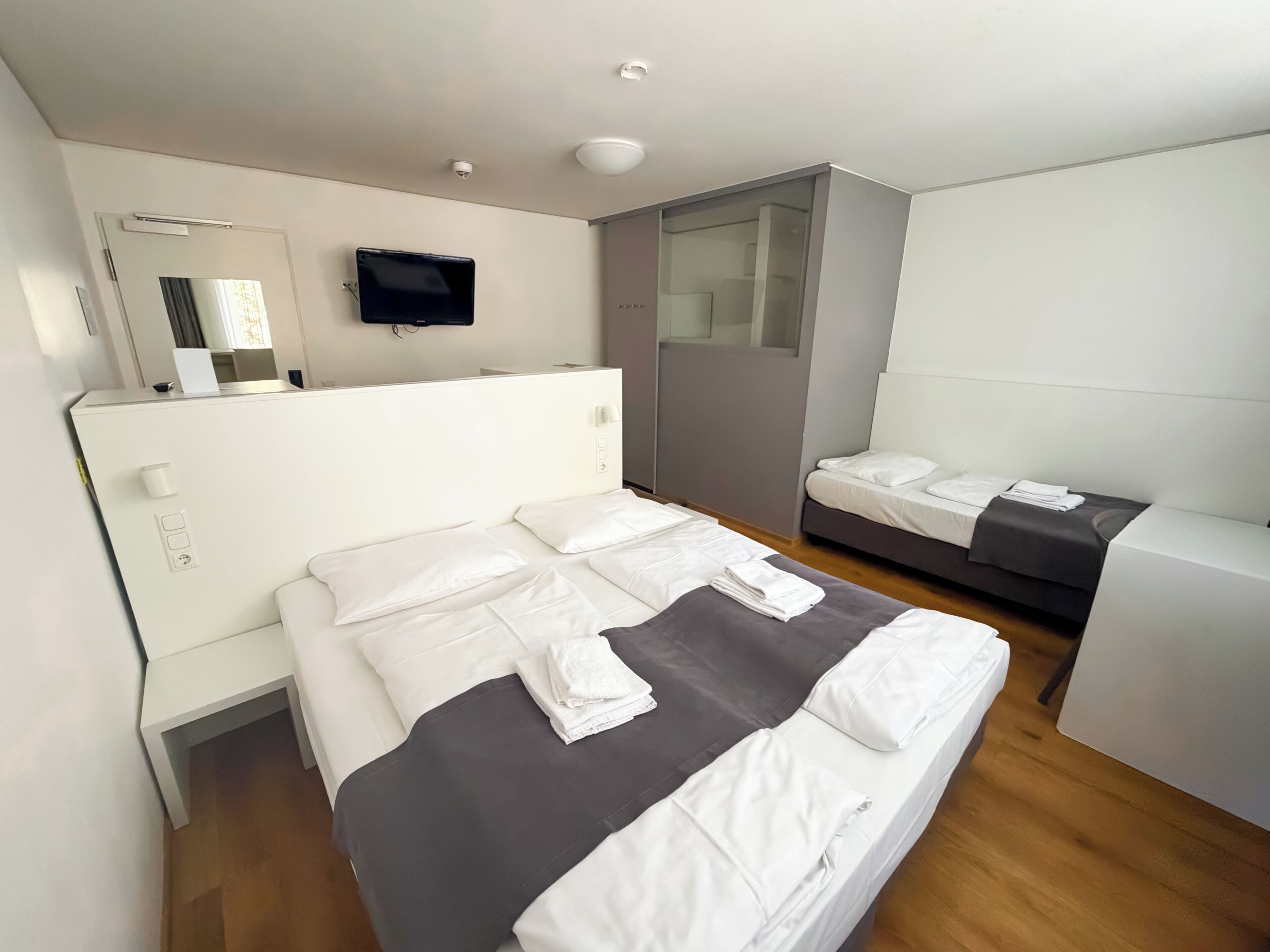 Triple Room | 防敏寢具、書桌、隔音、免費 Wi-Fi