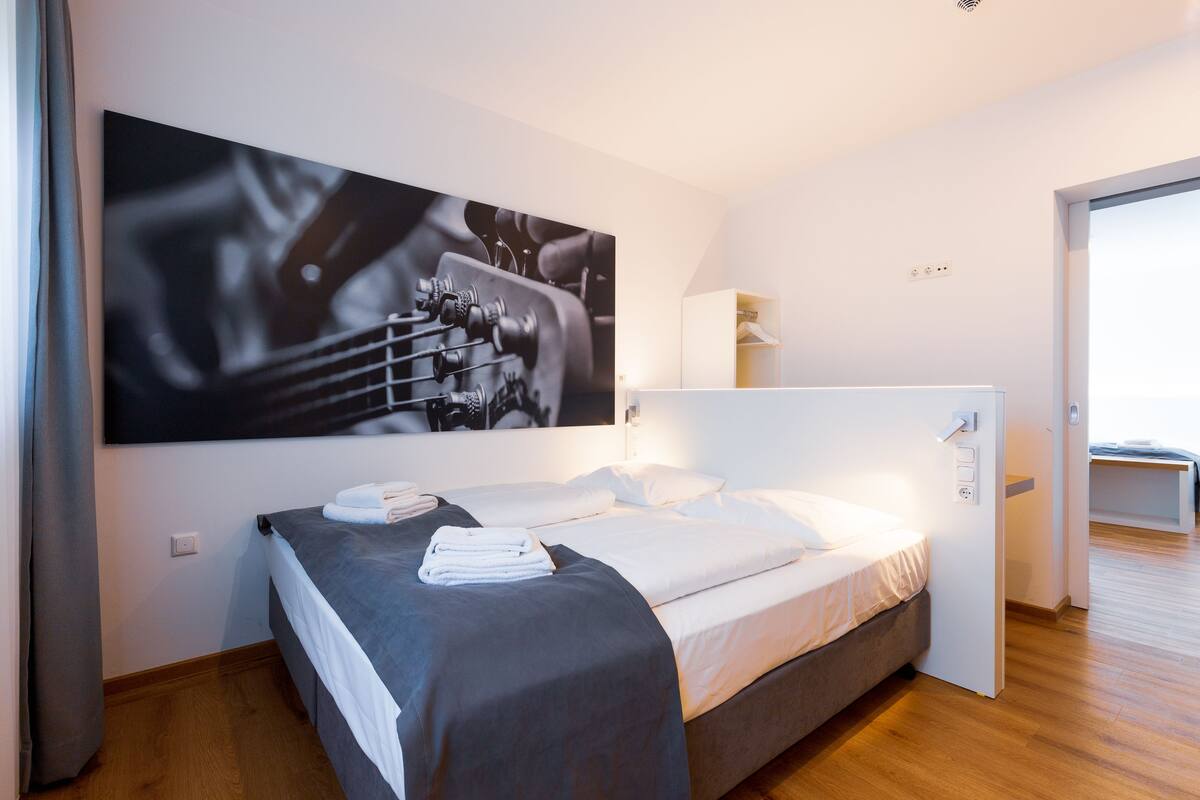 Quadruple Room | Hypo-allergenic bedding available, desk, soundproofing, WiFi (free)