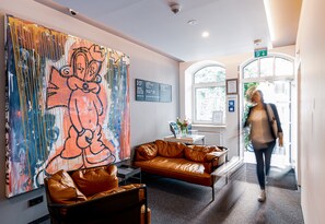 Coin salon dans le hall