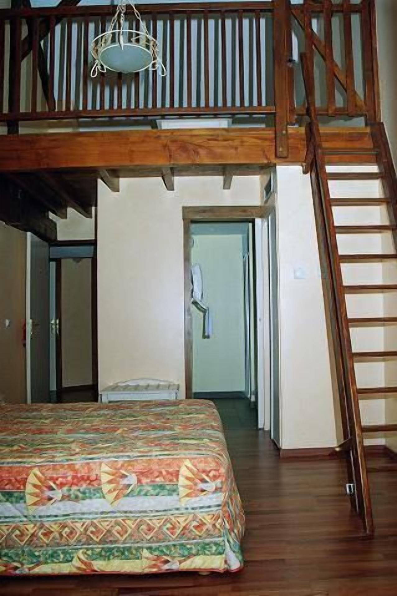 in-room safe, desk, soundproofing, free cots/infant beds