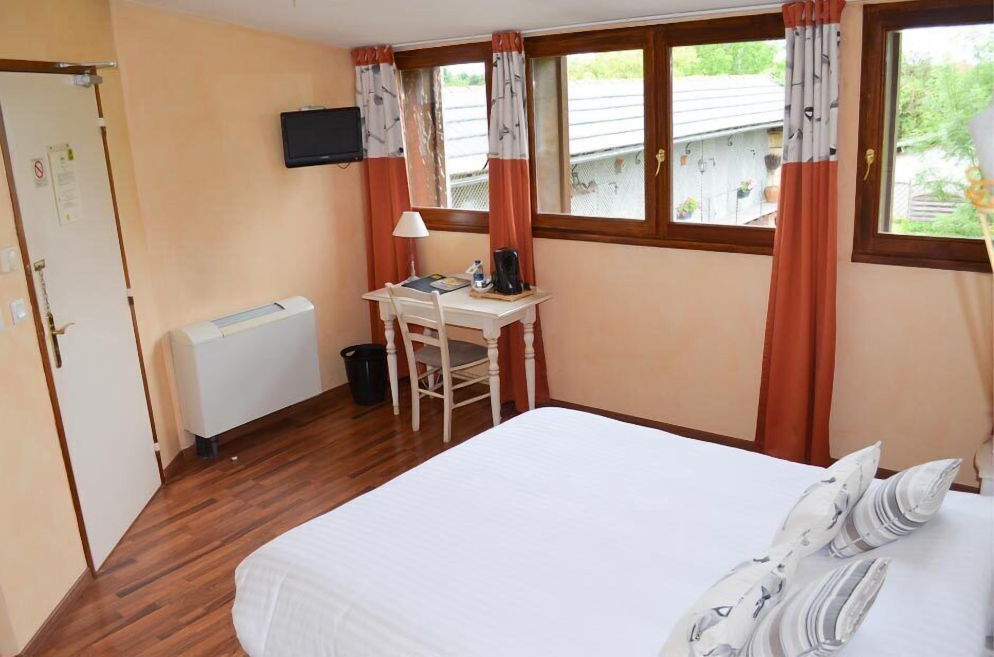 in-room safe, desk, soundproofing, free cots/infant beds