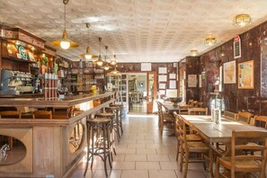 Bar (en la propiedad)