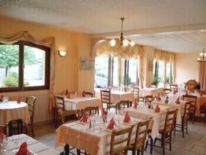 Lunch and dinner served  - Hotel Restaurant les 3B (Nouilhan)