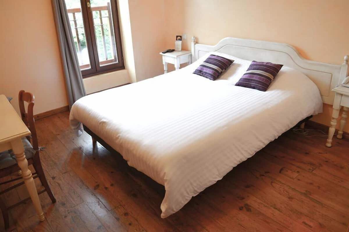 double room | in-room safe, desk, soundproofing, free cots/infant beds