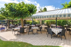 บริการอาหารเช้า อาหารกลางวัน อาหารเย็น, อาหารฝรั่งเศส