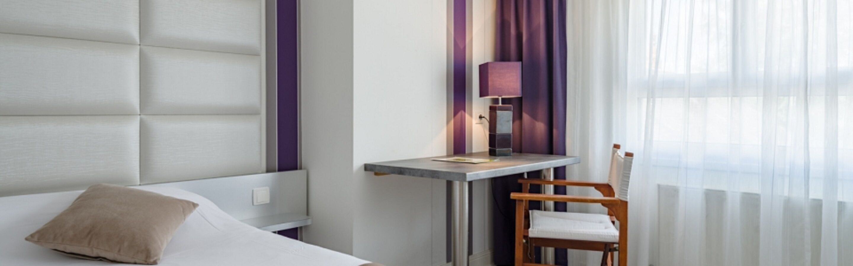 triple room | desk, iron/ironing board, free cots/infant beds, rollaway beds