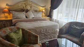 Honeymoon Suite, 1 Bedroom, Pool View | 4 bedrooms, premium bedding, in-room safe, desk