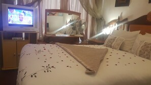 Phòng Suite Executive, 1 phòng ngủ, quang cảnh vườn | 4 phòng ngủ, bộ đồ giường cao cấp, két bảo mật tại phòng, bàn 