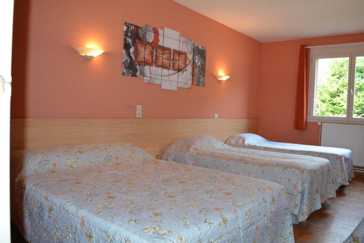 desk, soundproofing, free wifi, bed sheets