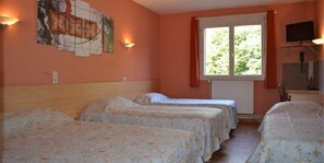 Familiekamer | Een bureau, geluiddichte muren, gratis wifi, beddengoed