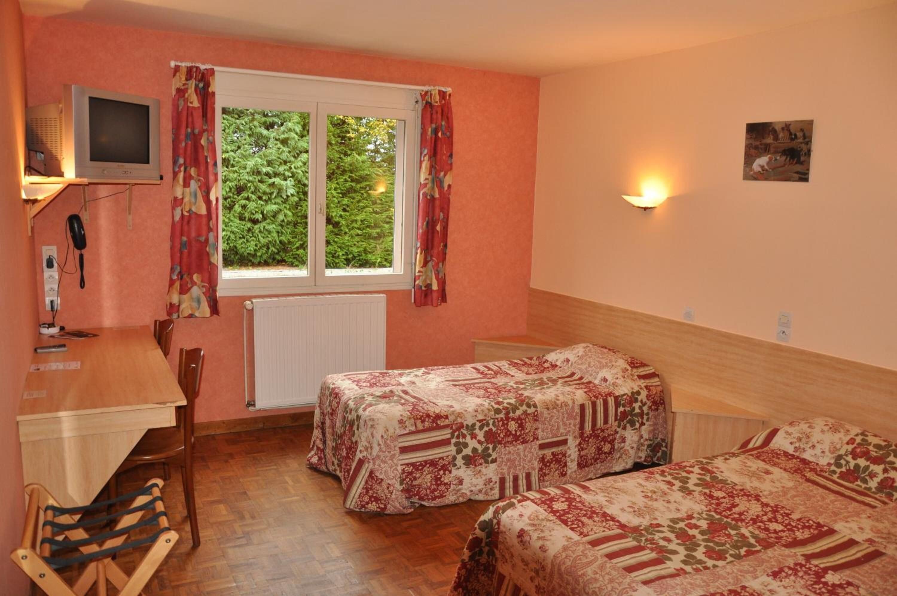 desk, soundproofing, free wifi, bed sheets