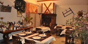 Restaurant - Hôtel de Courteilles (Montreuil-l'Argille)