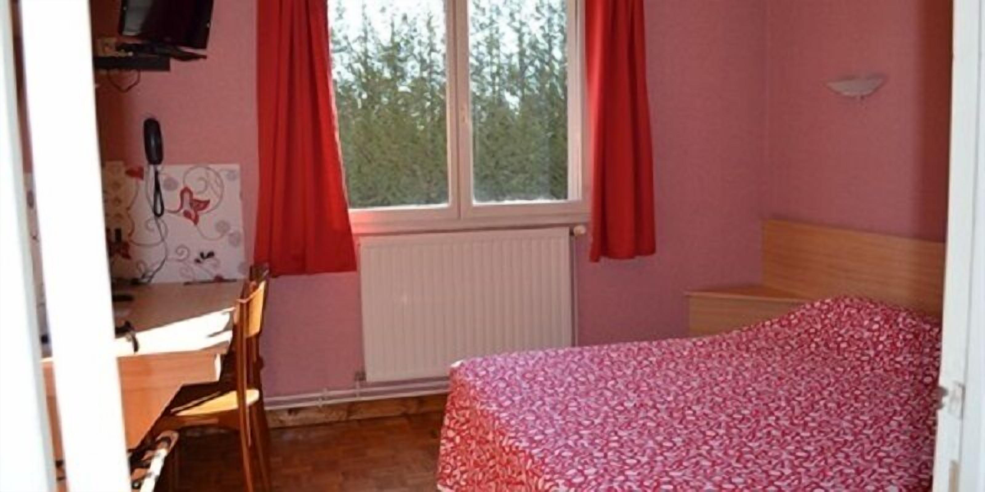 double room | desk, soundproofing, free wifi, bed sheets