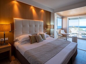 Room L+ sup -Terrasse Vue mer-24 m²- Lit Double / Lits Jumeaux | Individualmente mobiliados, escrivaninha, quartos à prova de som