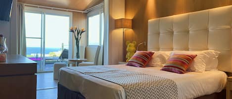 Room L+ sup -Terrasse Vue mer-24 m²- Lit Double / Lits Jumeaux | Yksilöllisesti kalustettu, työpöytä, äänieristys, silitysrauta/-lauta