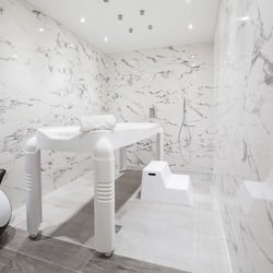 Sauna, vasca idromassaggio, trattamenti per il corpo, scrub corpo