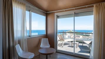 Room L+ sup -Terrasse Vue mer-24 m²- Lit Double / Lits Jumeaux | 露台/庭院
