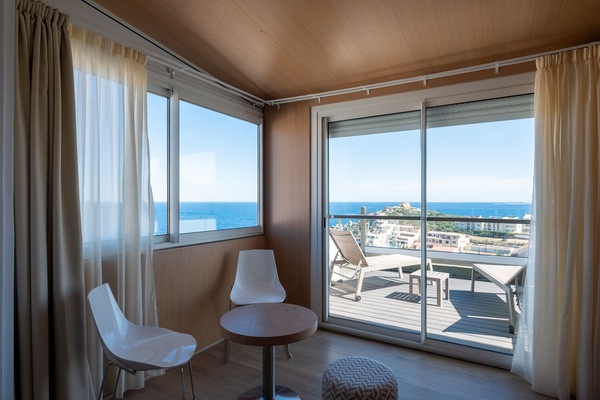 Room L+ sup -Terrasse Vue mer-24 m²- Lit Double / Lits Jumeaux | Terrace/patio