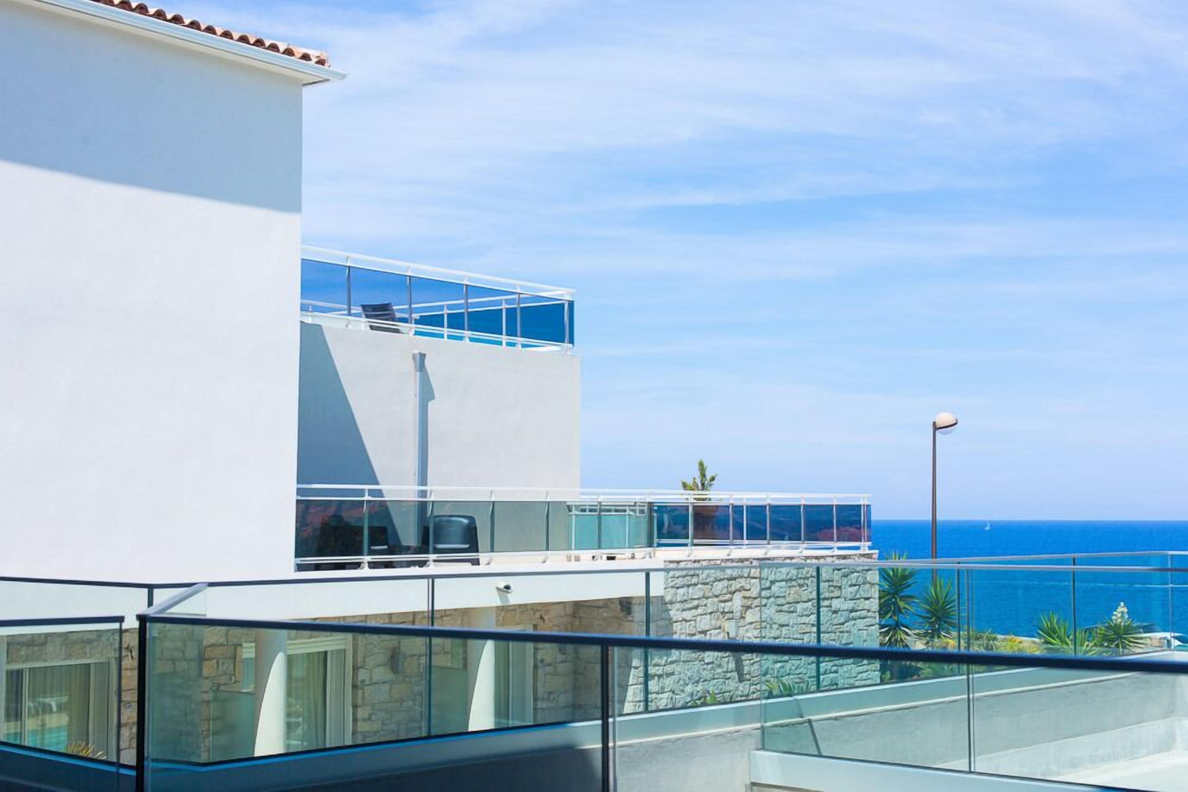 room l - terrasse vue mer - 20m²- lit double / lits jumeaux | terrace/patio