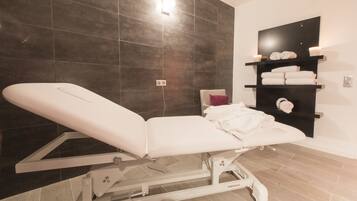 Sauna, hot tub, body treatments, body scrubs, facials, 2 treatment rooms